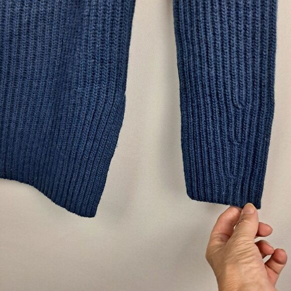 Gap Ladies Boyfriend  Sweater NWOT - Picture 7 of 11